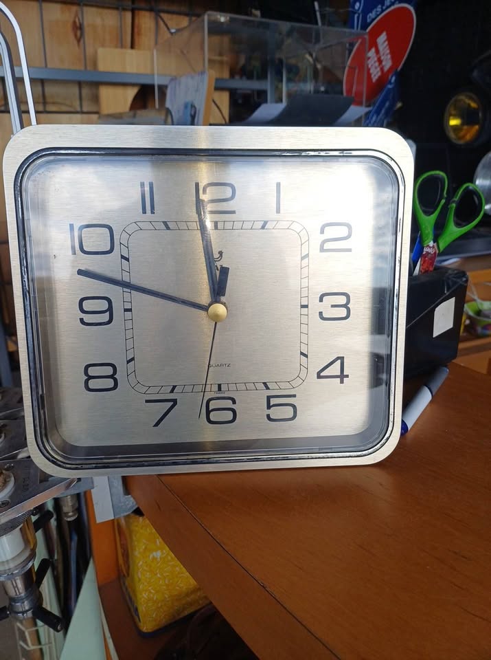 Élégante Horloge Vintage JAZ Quartz (Made in France) - Années 70/80 🕰️