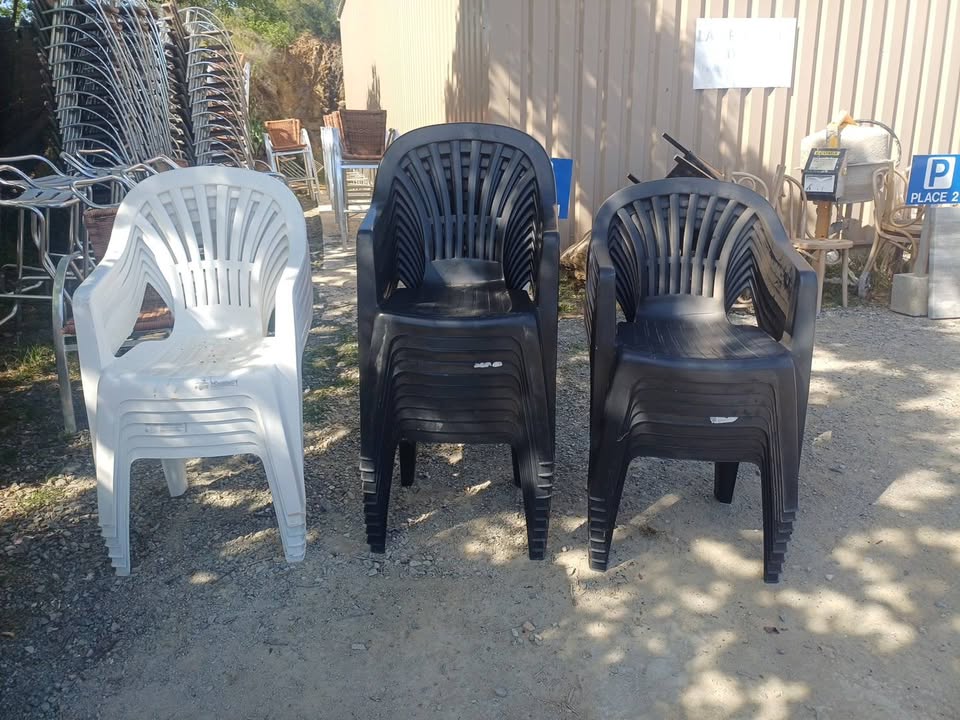 Lot de chaises de jardin ProGarden (Blanches & Noires) – Très bon état