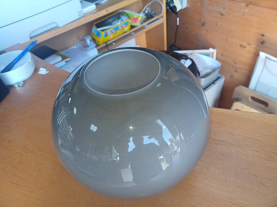 Vase boule vintage en verre soufflé – Dégradé Gris/Fumé – Design 70s