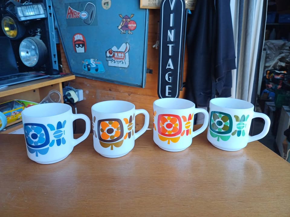 Lot de 4 Mugs Vintage "Mobil"