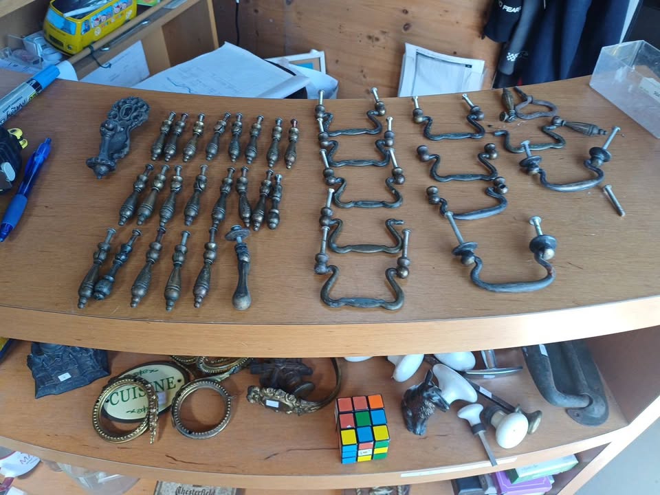 Lot de Quincaillerie Ancienne en Laiton / Bronze - Style Antique