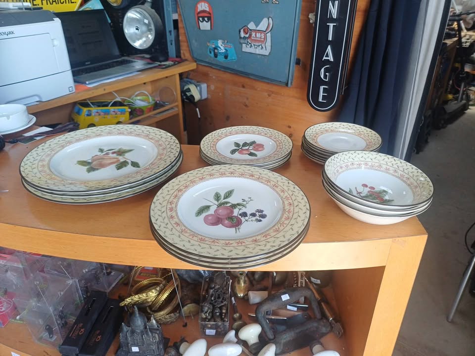 Lot vaisselle anglaise JOHNSON BROTHERS "Summer Delight" - 18 pièces
