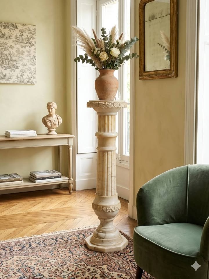 Sellette colonne ancienne en albâtre / style marbre beige vintage