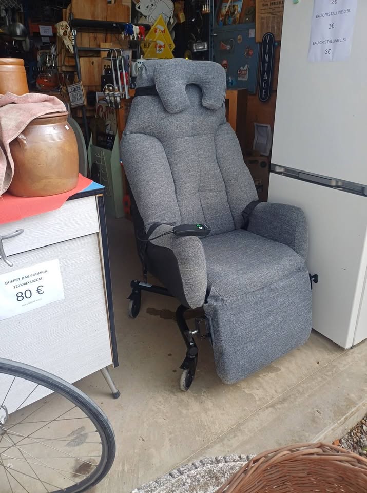 Fauteuil médical électrique multipositions INNOV'SA – Très bon état
