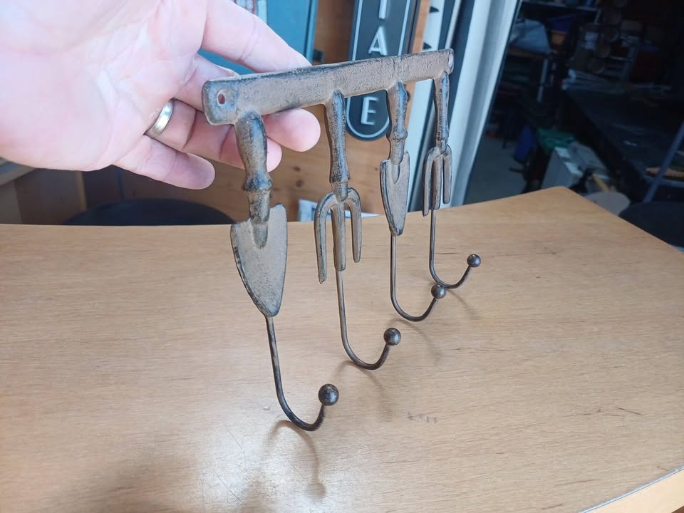 Patère / Porte-manteau en fonte – Outils de jardin – Style Campagne