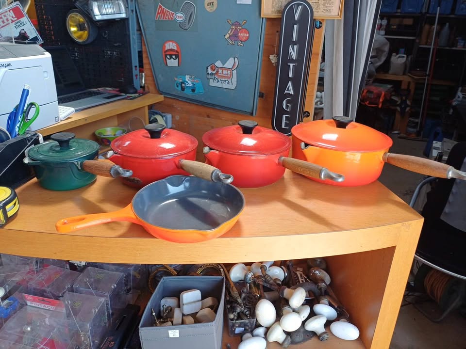casseroles et poêle en fonte émaillée Le Creuset & Cousances – Vintage