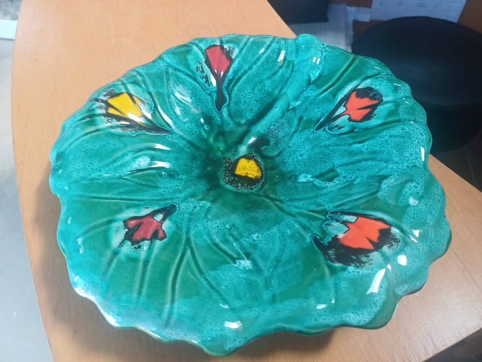 Coupe / Vide-poche vintage en céramique barbotine – Forme feuille stylisée