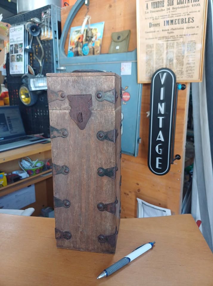 Ancien Coffret à Bouteille en Bois et Métal – Style Industriel / Campagne