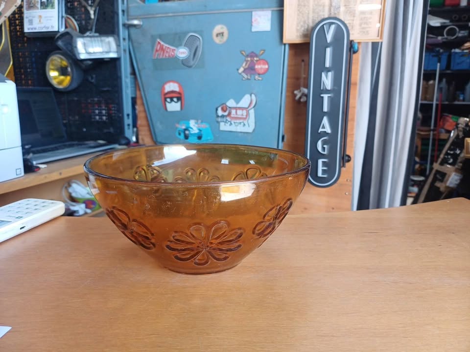 Saladier vintage verre ambré Vereco - Décor fleurs 70s - Ø 23 cm