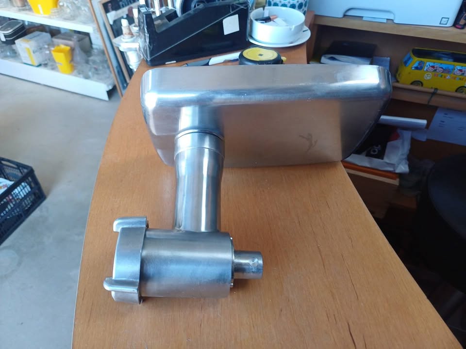 Corps de hachoir à viande inox avec plateau amovible