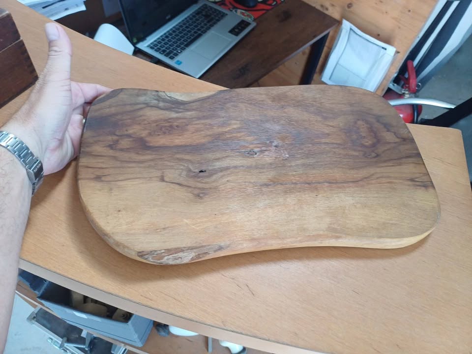 Plante à découper / Planche à viande vintage en bois massif avec rigole