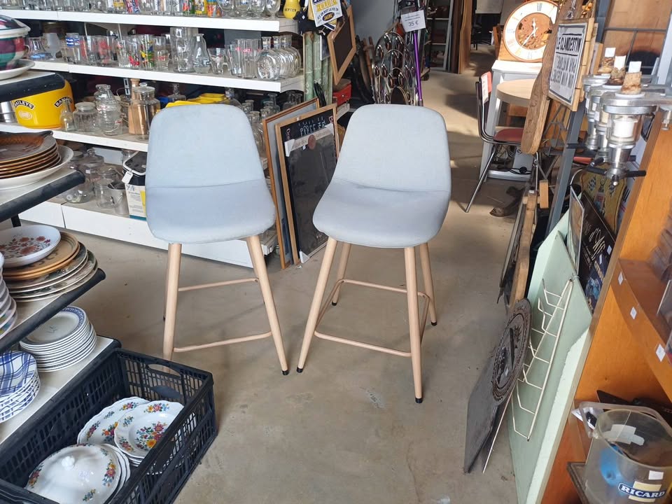Lot de 2 tabourets de bar / chaises hautes style scandinave gris clair