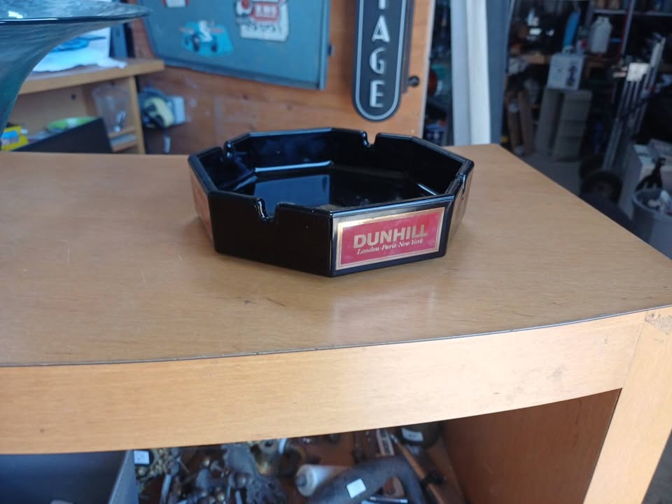 Cendrier publicitaire vintage Dunhill – Verre noir octogonal