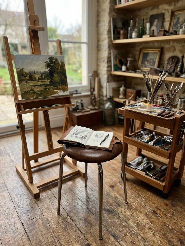 Tabouret vintage pieds chromés — Assise simili marron / cuir patiné (H 48 cm)