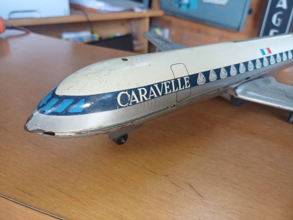 Avion Caravelle Sud Aviation 1/76e Jouets Mont-Blanc Made in France - Vintage