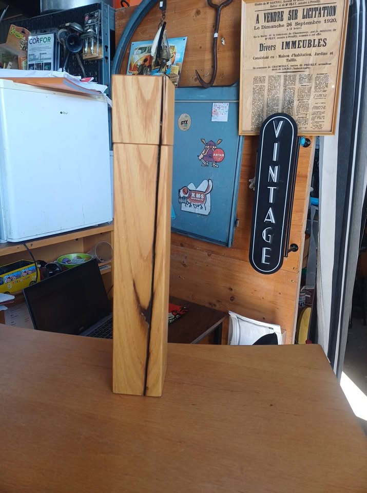 Étui / Coffret bouteille en bois massif creusé - Design épuré 37 cm