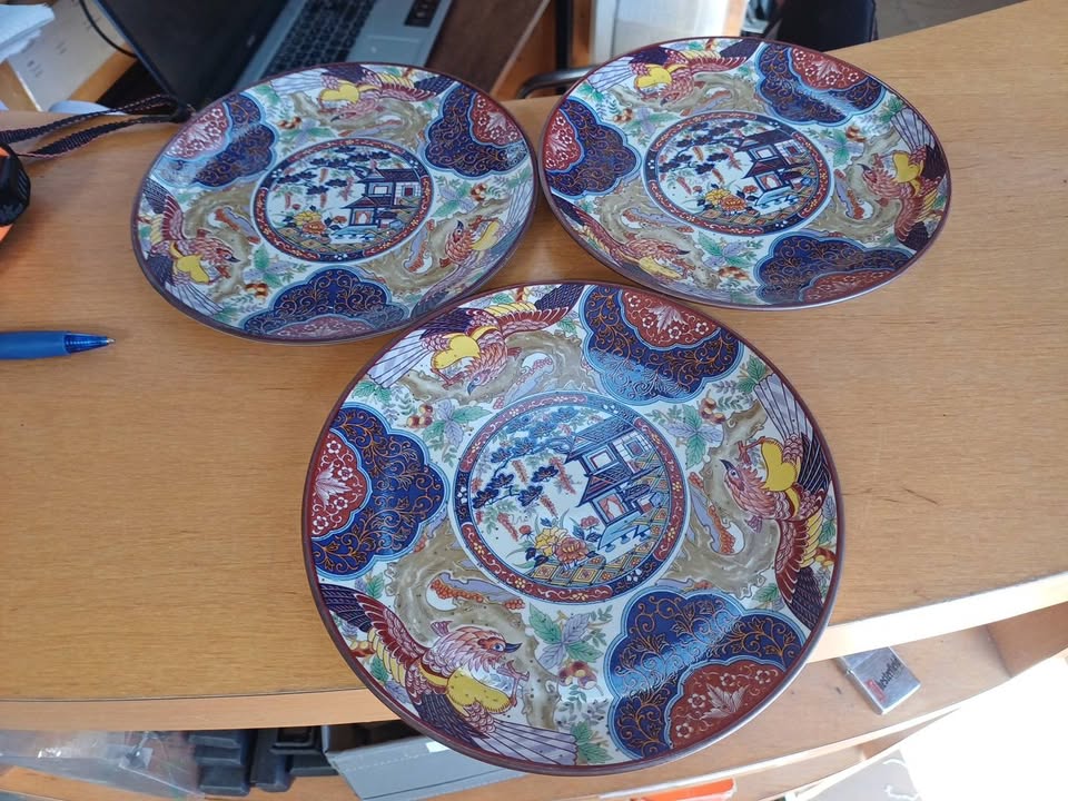 Lot de 3 assiettes dessert / entrée porcelaine du Japon style Imari Phénix 19.7 cm