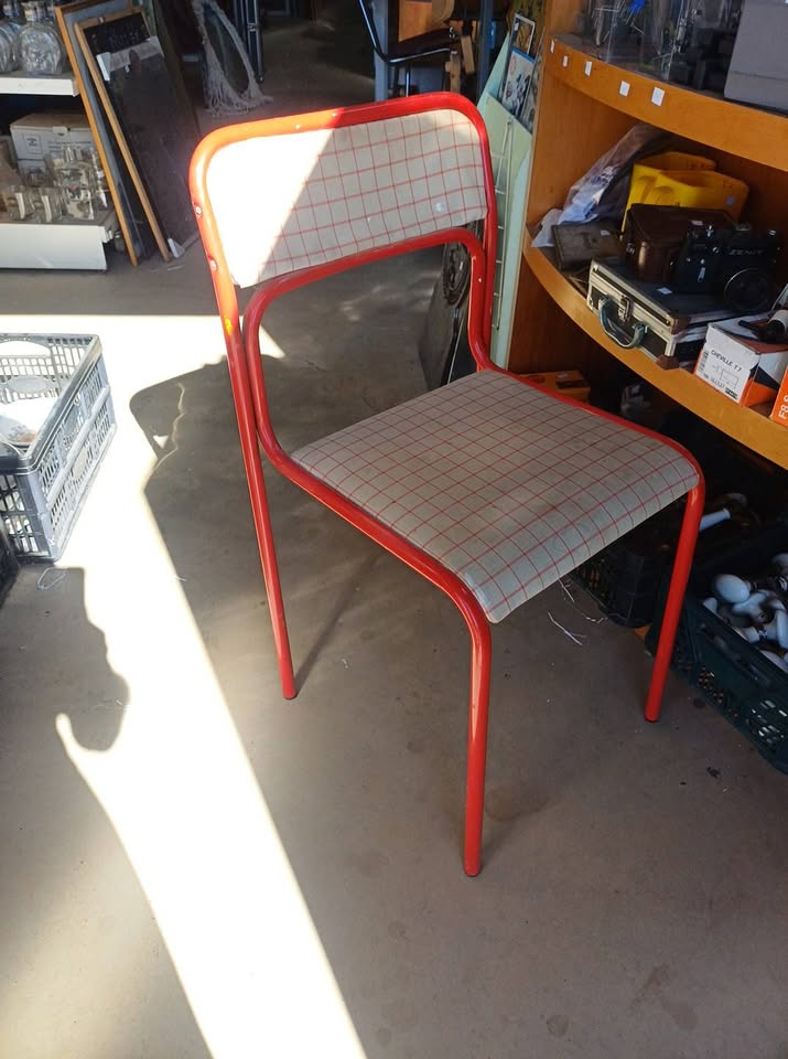Chaise vintage années 60/70 tubulaire rouge — Motif à carreaux (Style Formica / Pop Art)