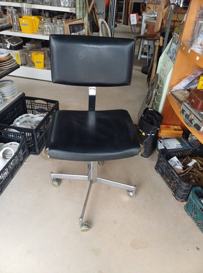 Fauteuil / Chaise de bureau vintage 70s chromé à restaurer (skai noir)