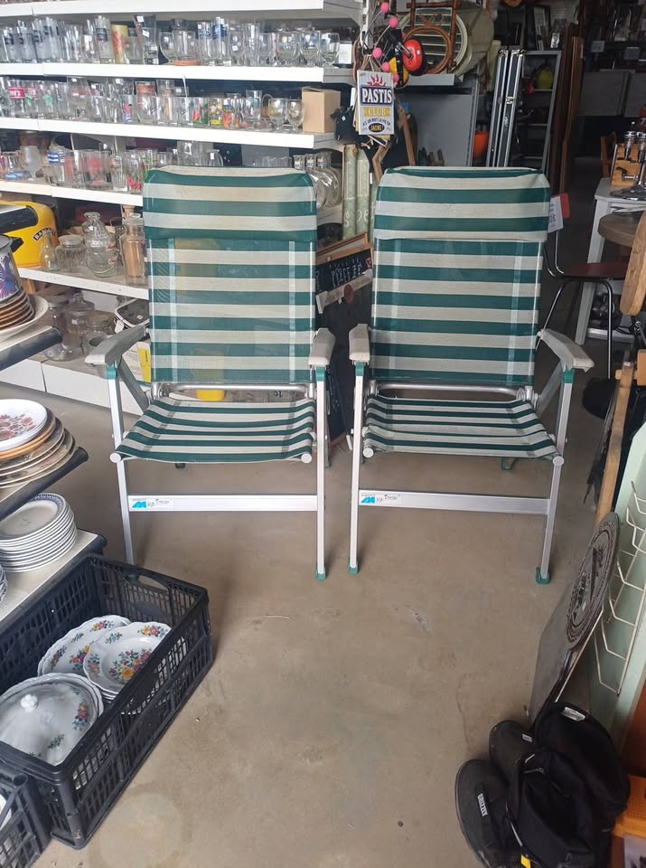 Paire de fauteuils de camping pliants et inclinables de la marque hollandaise Dukdalf (gamme Alu Design).