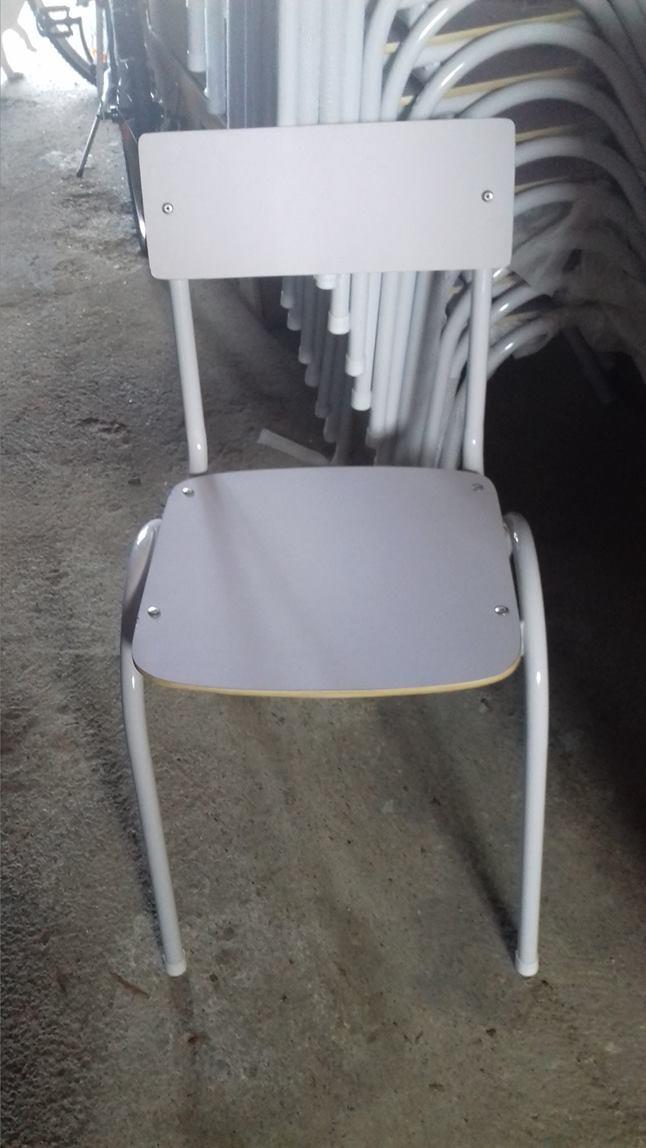 chaises neuf blanches