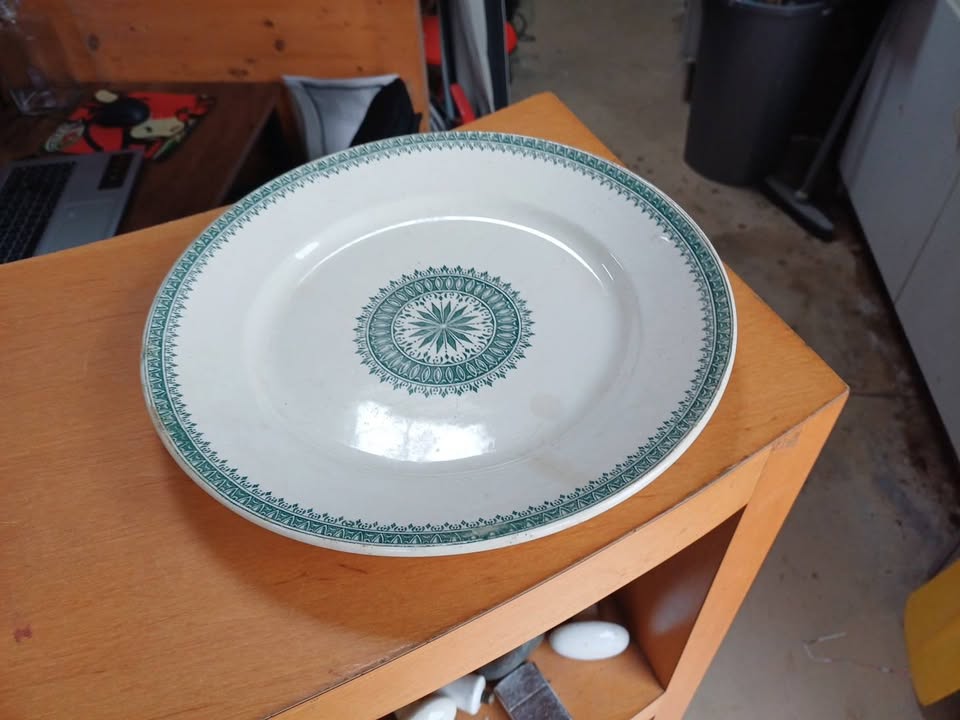 plat rond Terre de fer Creil et Montereau -