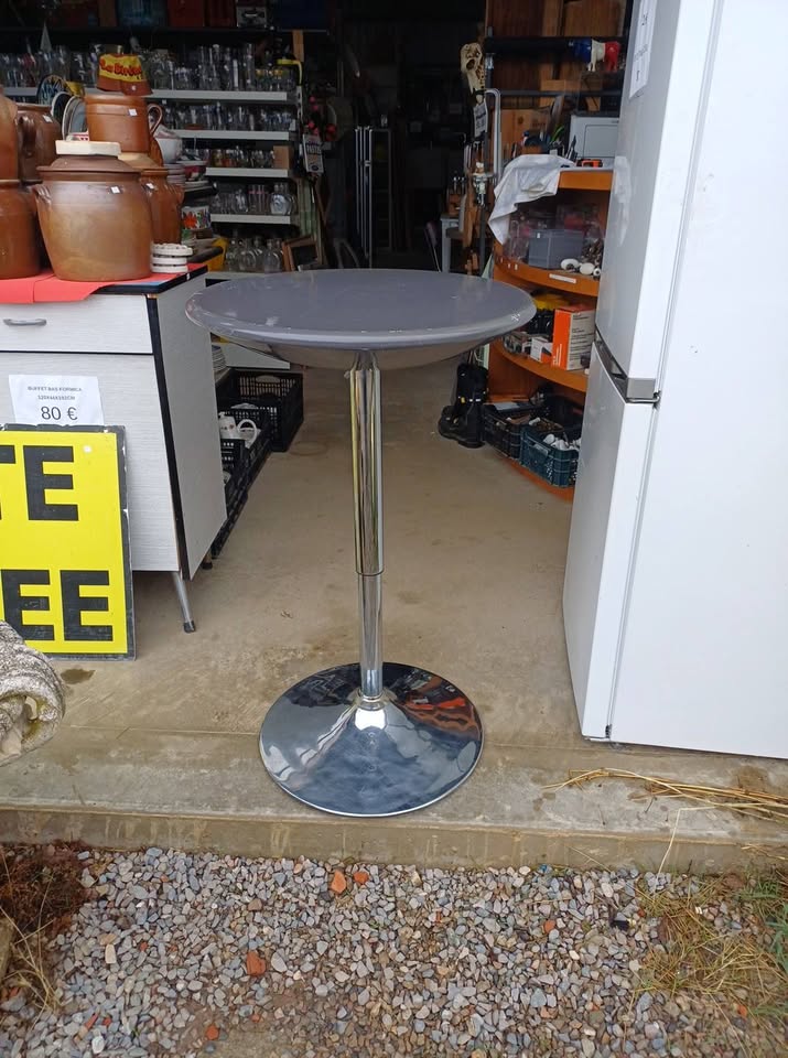 Table haute réglable / Mange-debout d'intérieur — Pied chromé
