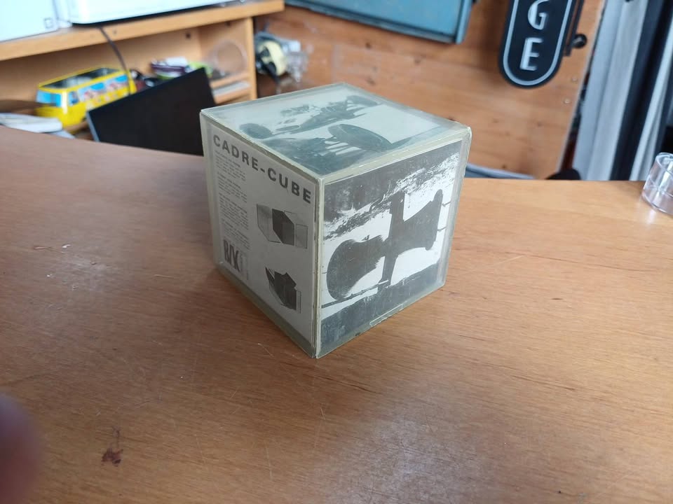 Cadre cube porte-photos vintage Plexiglas BM Design - Années 70