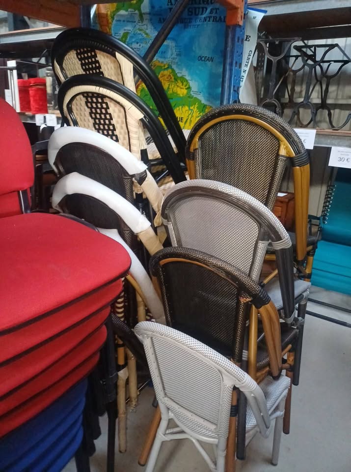 chaises et fauteuils de terrasse style bistrot parisien de la grande marque professionnelle Valéro (fournisseur CHR).