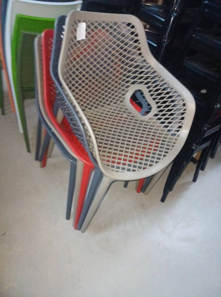 Fauteuil de terrasse design ajouré Valero – Modèles d'expo NEUFS