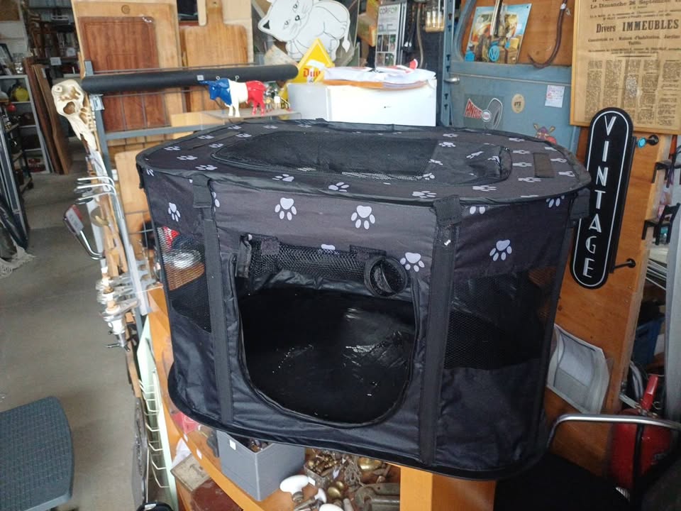 Cage de transport / Niche pliante pour chien ou chat – Tissu noir motifs pattes