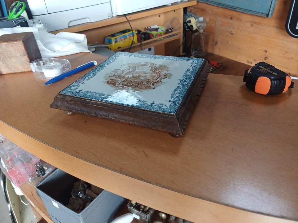 Dessous de plat ancien en carreau céramique et cadre bois - Déco campagne chic