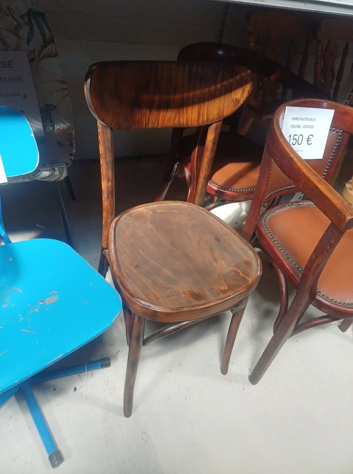 Chaise bistrot bois courbé chr modèle Mirage - Teinte noisette / foncé (Neuf d'expo)