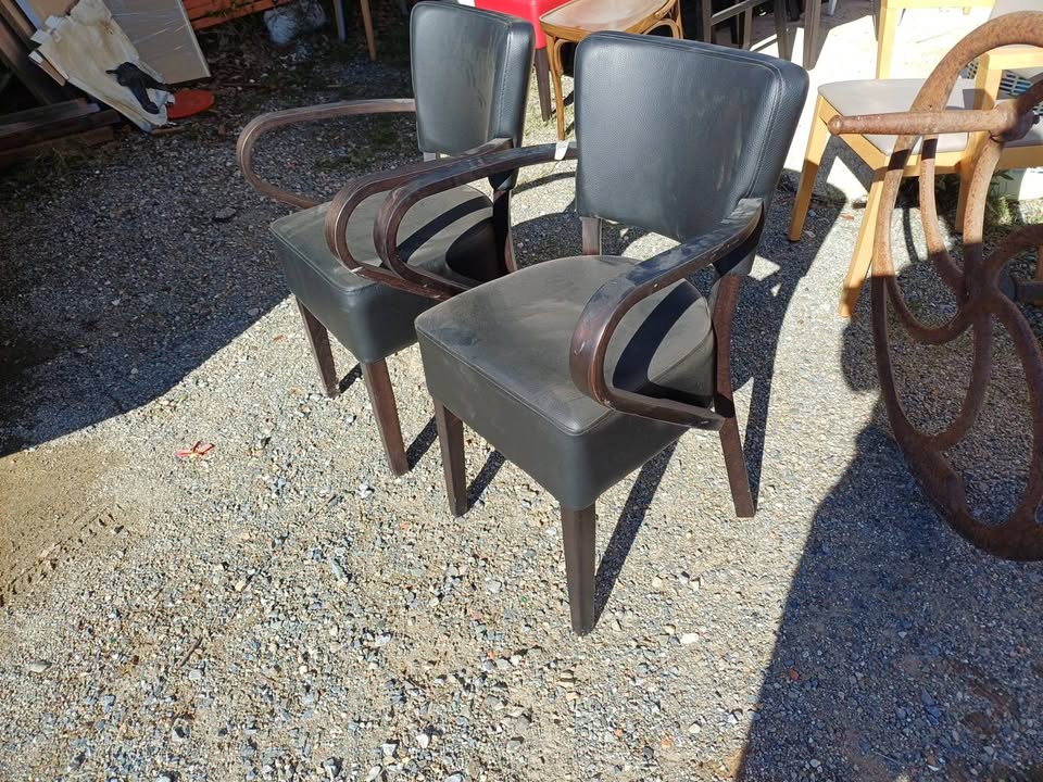 Fauteuils Club / Brasserie chr Modèle AMSTERDAM – Neuf / Expo (Noir, Rouge, Chocolat)