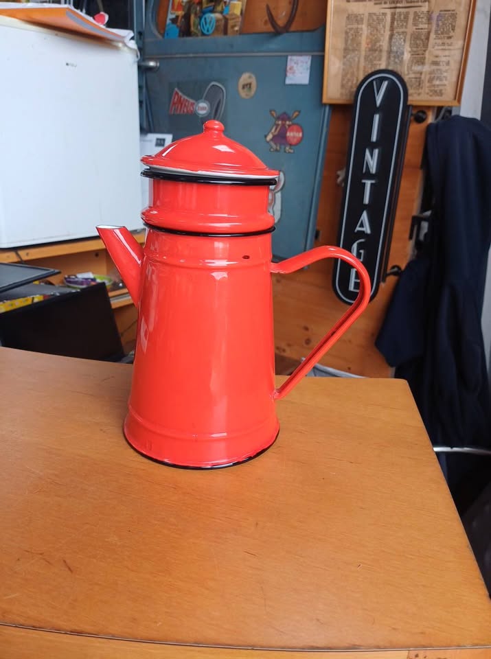 Ancienne cafetière Jazz vintage en tôle émaillée rouge avec filtre - Années 50/60
