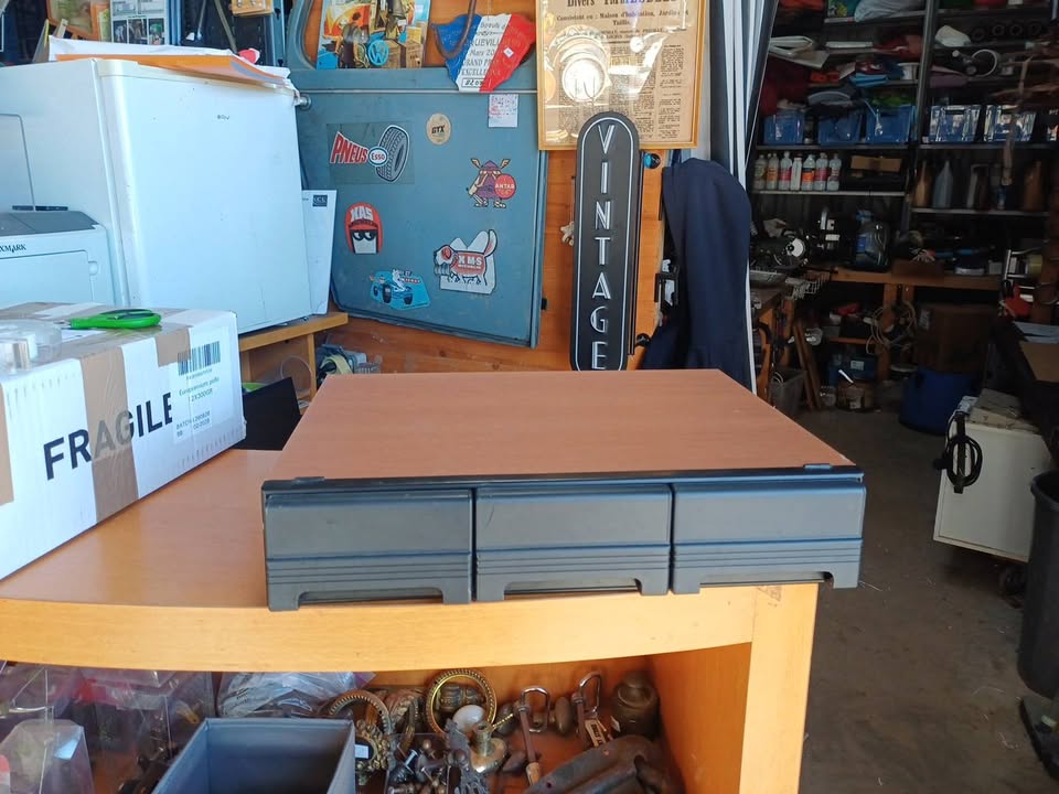 Rangement / Meuble tiroirs cassettes audio vintage (finition imitation bois)