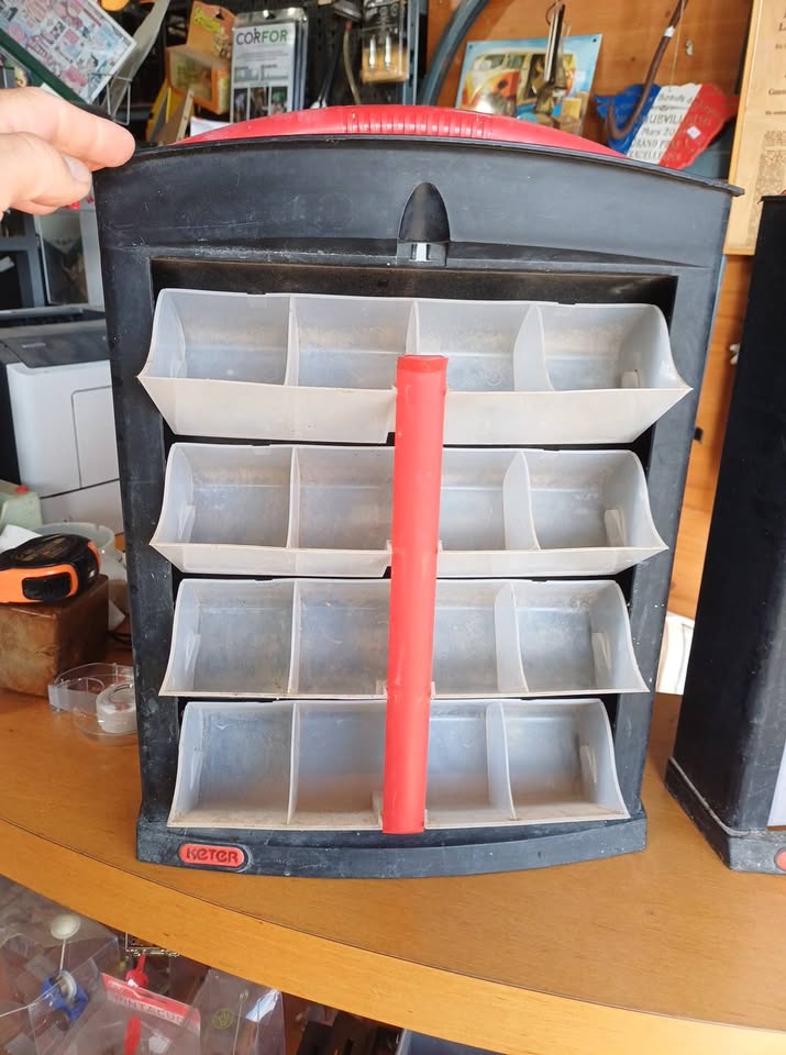 2 Casiers de rangement Keter - 16 compartiment