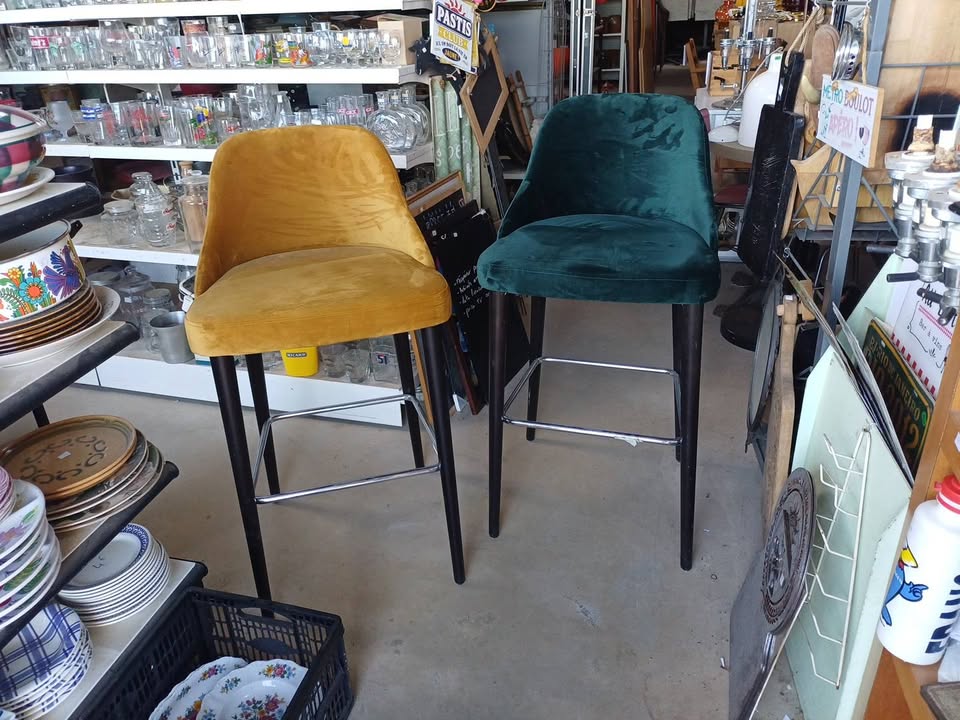 Tabouret de bar / Chaise haute velours pro "SANDRA" – Mobilier d'exposition (Vente à l'unité) modèle "SANDRA".