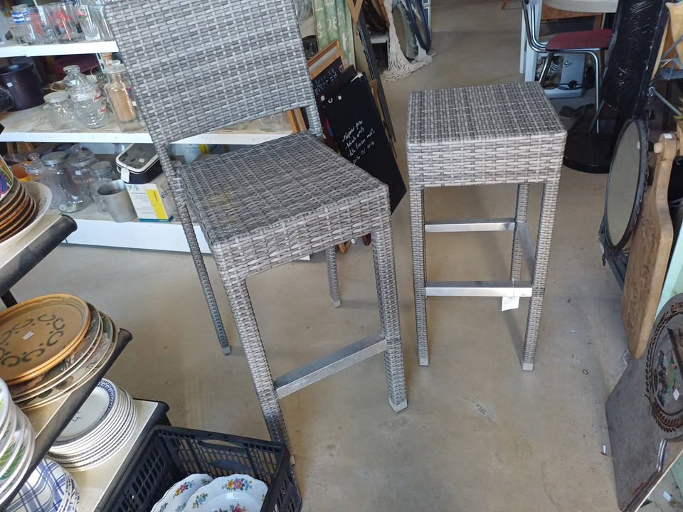 Tabouret de bar / Chaise haute d'extérieur "CANNES" en résine tressée gris