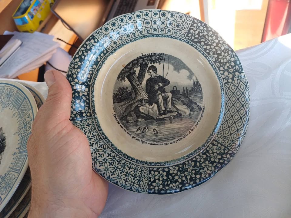 Assiette parlante ancienne Longwy - Thème Pêche "Poissons et Pêcheurs" N°5