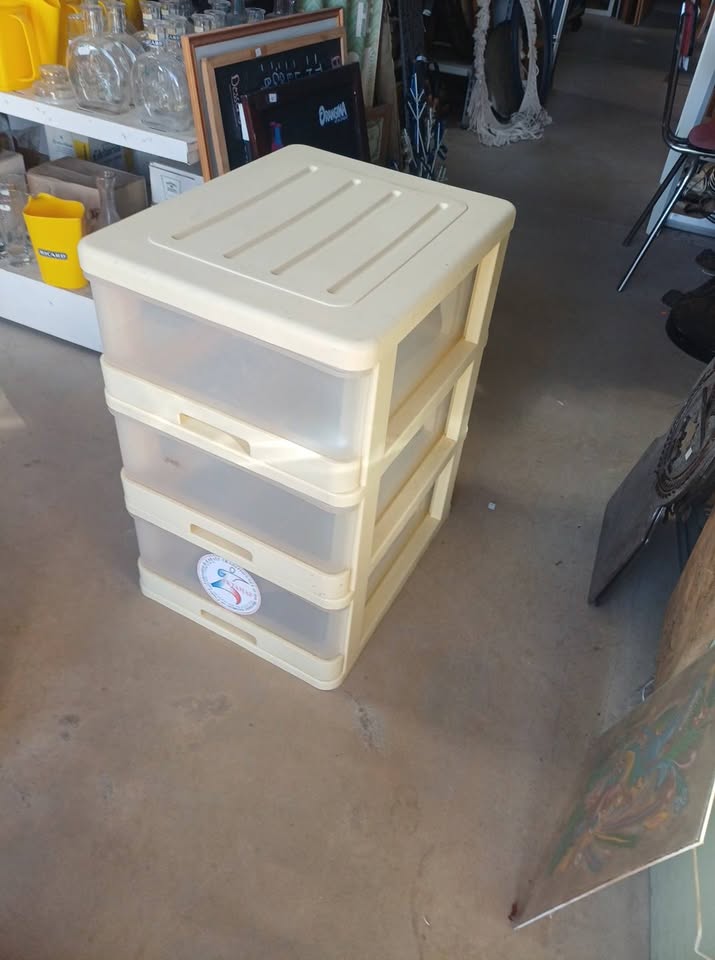 Tour de rangement plastique 3 tiroirs - Bon état