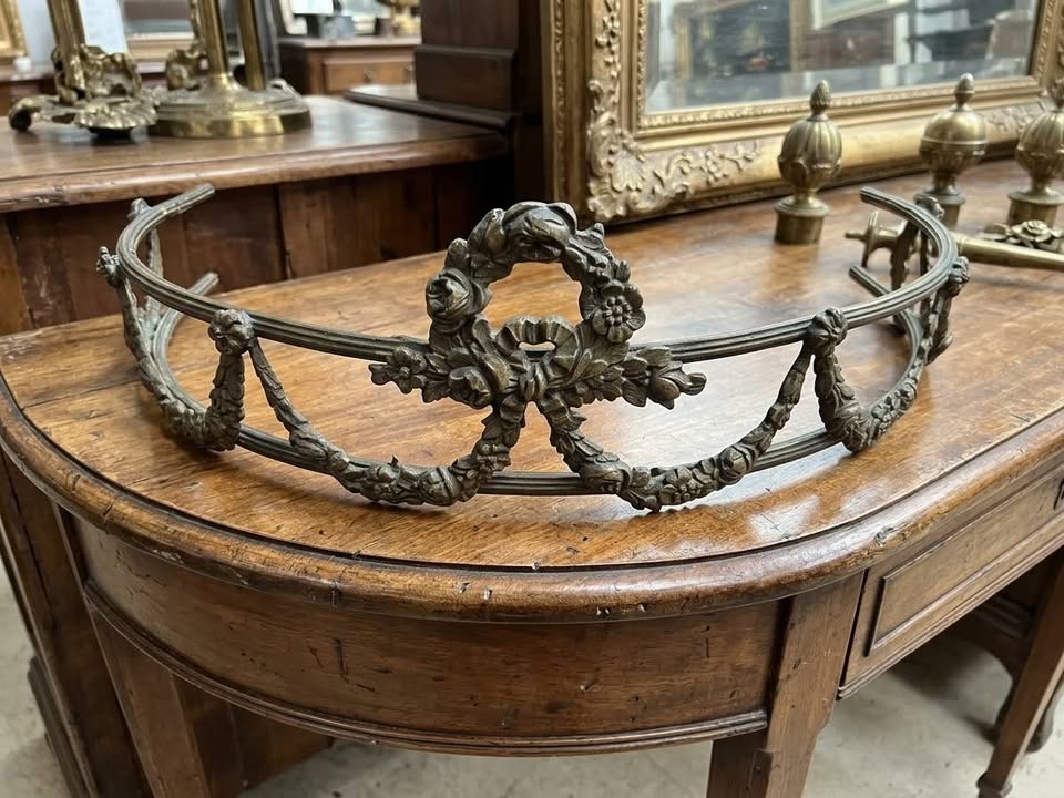 Galerie de ceinture demi-lune en bronze/laiton Style Louis XVI - Restauration meuble