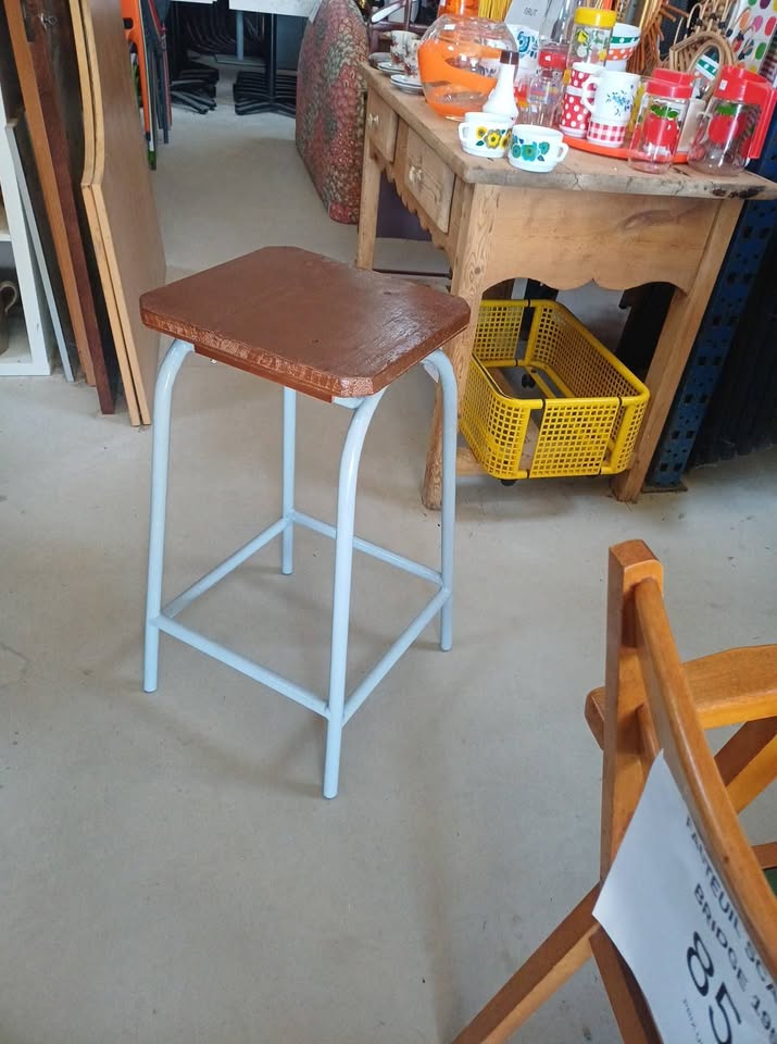 Tabouret haut vintage restauré – Style atelier / industriel (H70 cm)