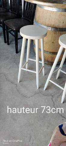 Tabourets bar bois massif  20€ pièce