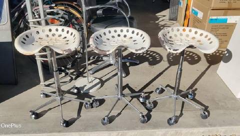 Tabouret dit la faucheuse Mirima