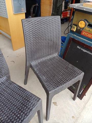 Chaise polypropylene 20€/pc
