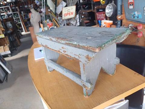 Tabouret bas décoratif antique