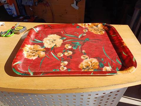 Plateau fibre de verre 1950/70 De couleur rouge décor fleurs 46x36cm