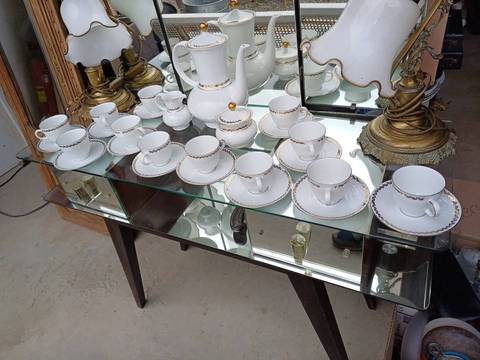 Magnifique service porcelaine  A thé ou café. 1960/70  environ Blanc et or (couleur) Très bel état, peu être jamais servi  Bavaria lehmann weiden…