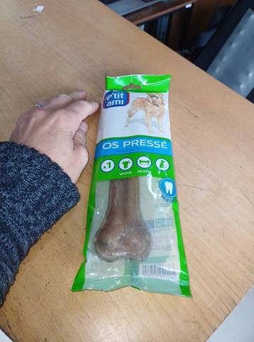Os chien (bbd ,ddm dépassé) Date optimal dépassé,  possibilité de perte de gout)  1€ L os.   1 carto mn plein dispo Visible à la brocante de seb à Laurens